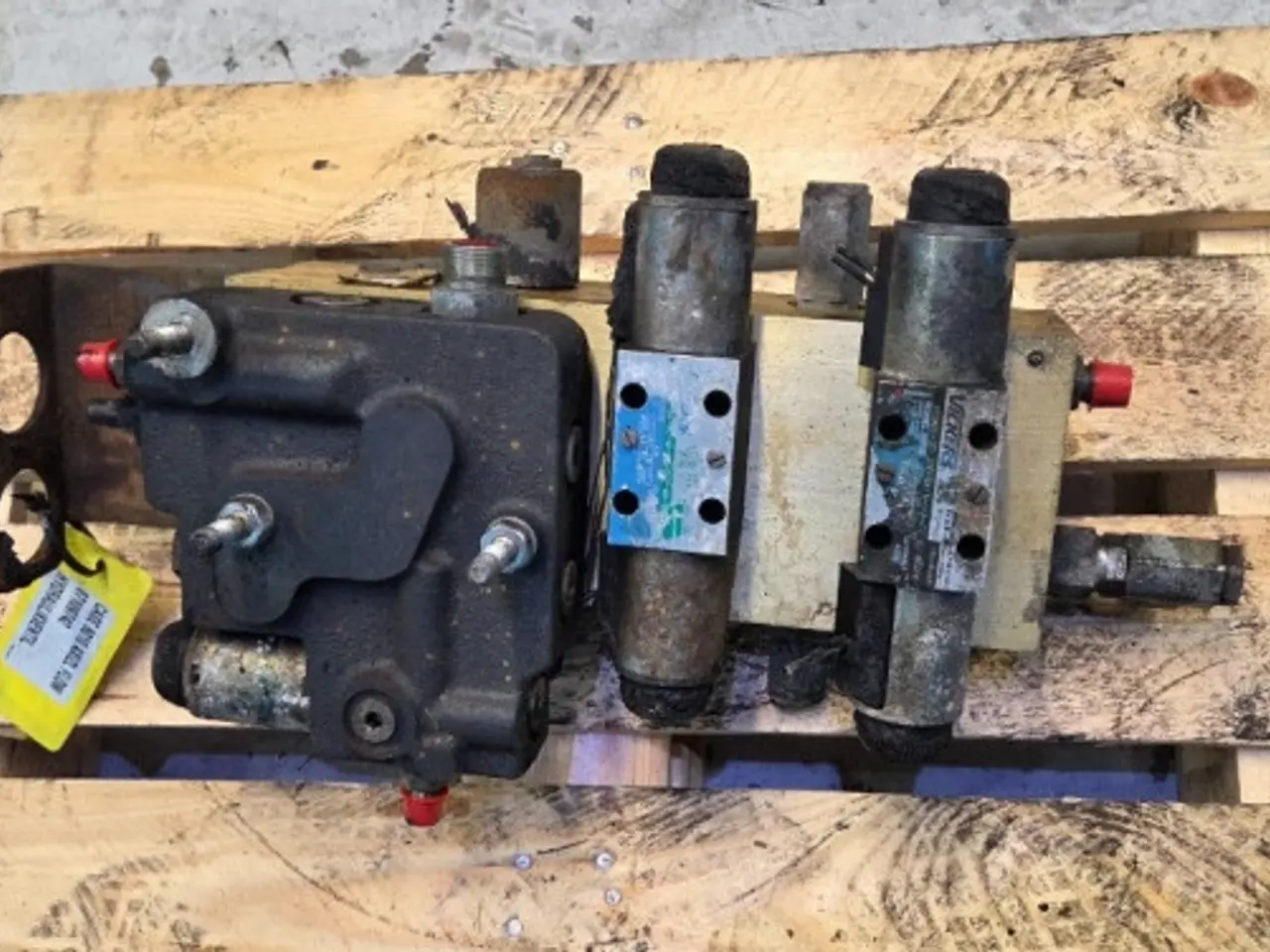 Billede 7 - Case 8010 Hydraulikventil 87109742