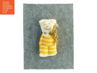 Håndstrikket bamse (str. 13 x 7 cm)