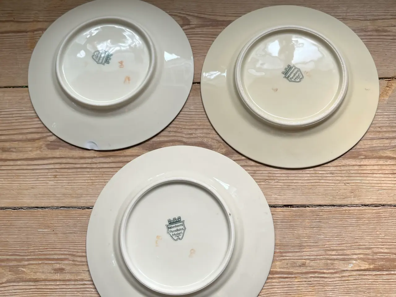 Billede 3 - Sort rose kagetallerkner Københavns porcelæn maler