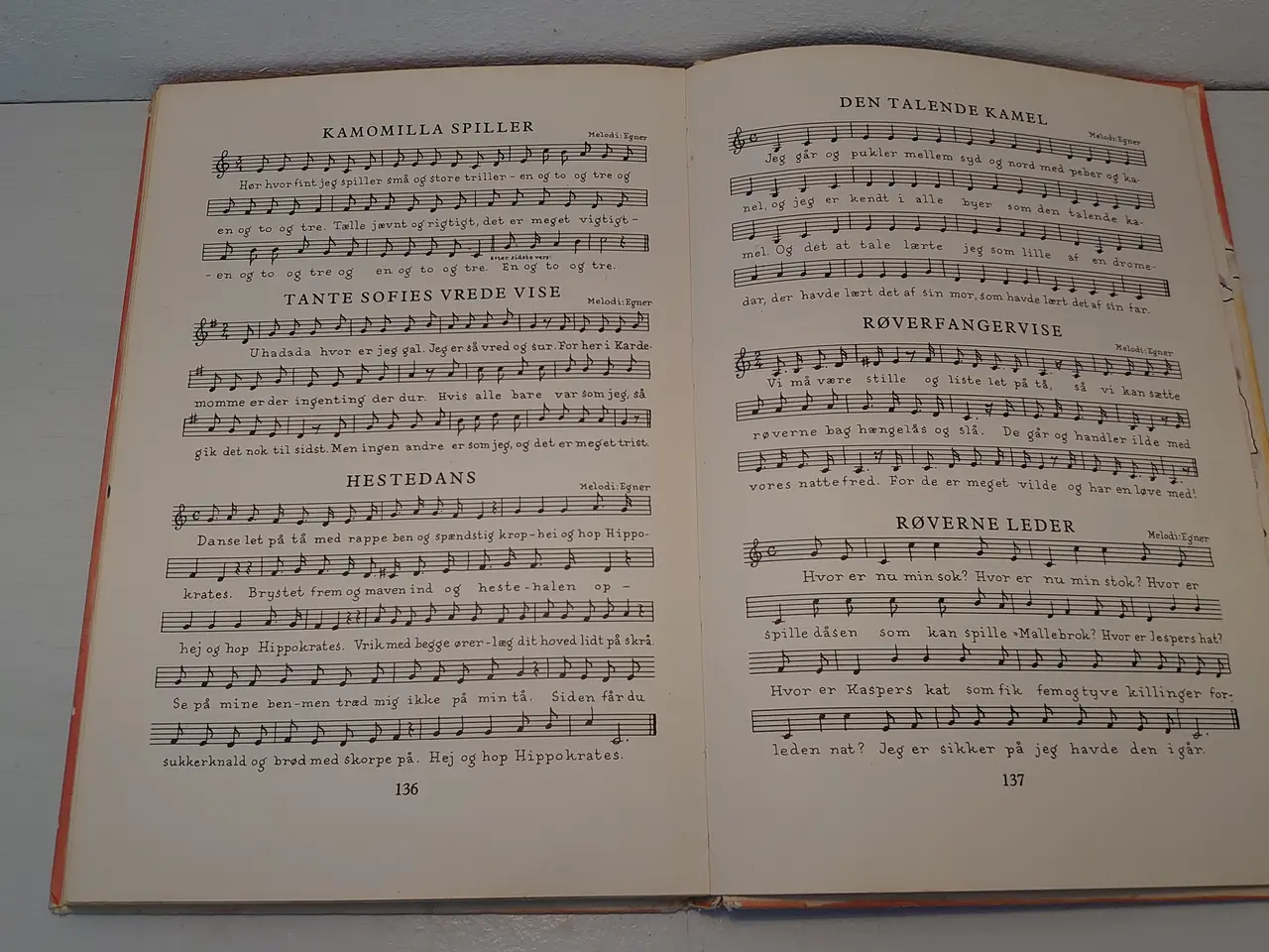 Billede 4 - Thorbjørn Egner:Folk og røvere i Kardemommeby.1980
