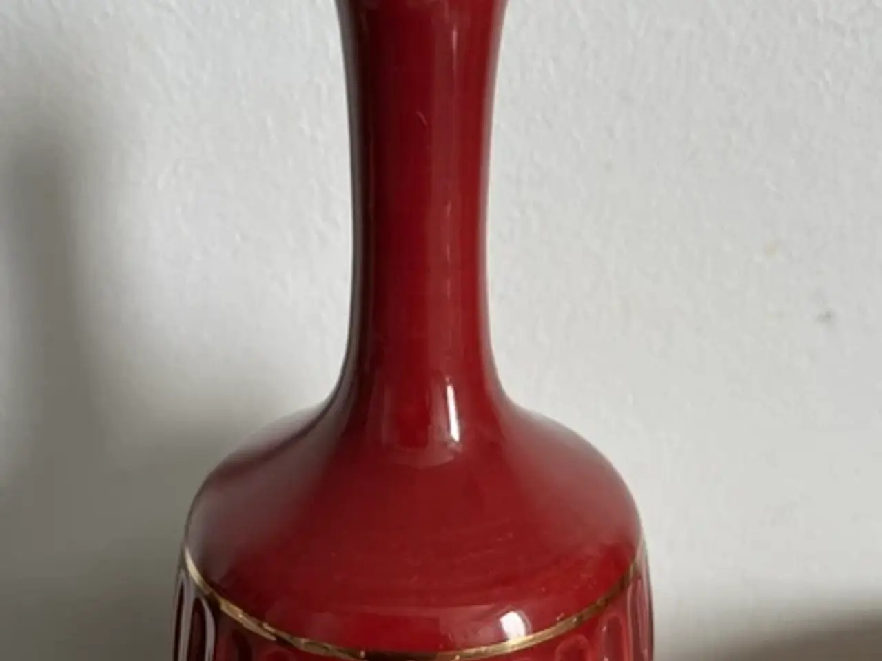 Billede 3 - Johgus Bornholm Keramikvase – Rød m. guld (Nr. 473
