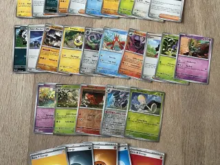 Bunker med 30 forskellige pokemon kort