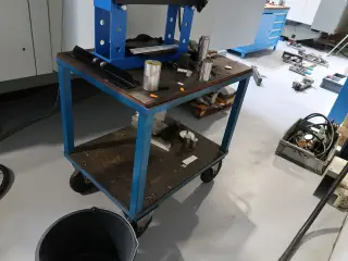 Opbevaringsbord uden indhold