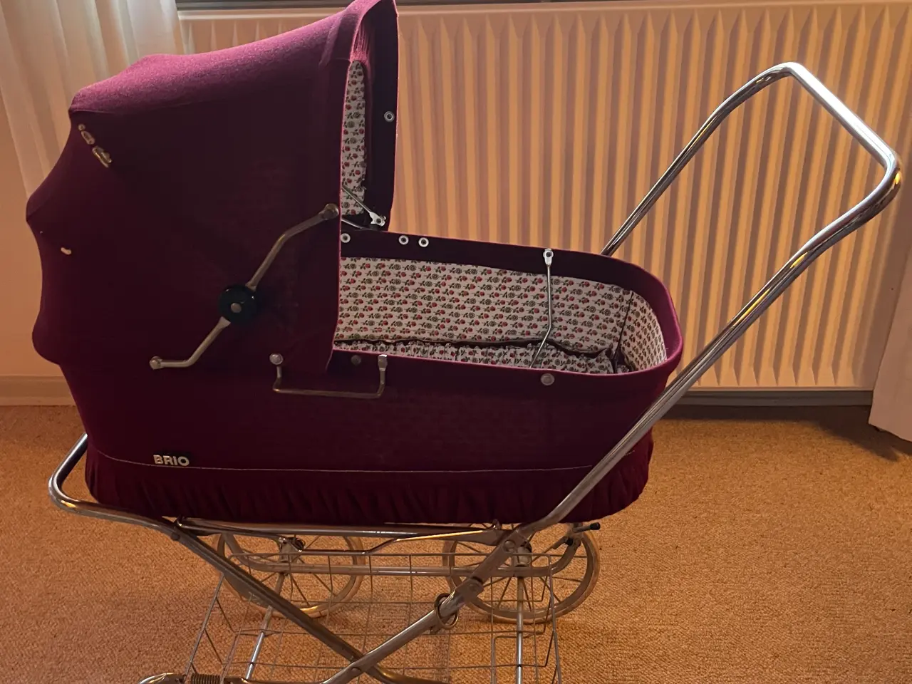 Billede 4 - Meget fin Brio dukkevogn - bordeaux velour