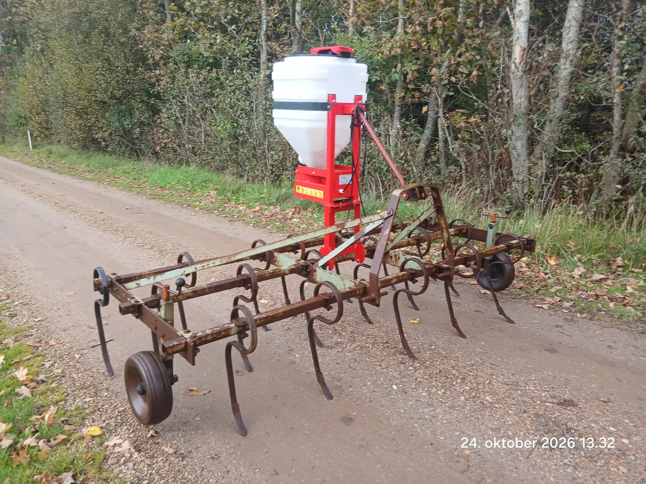 Billede 1 - BEFA 3m harve m/seeder.