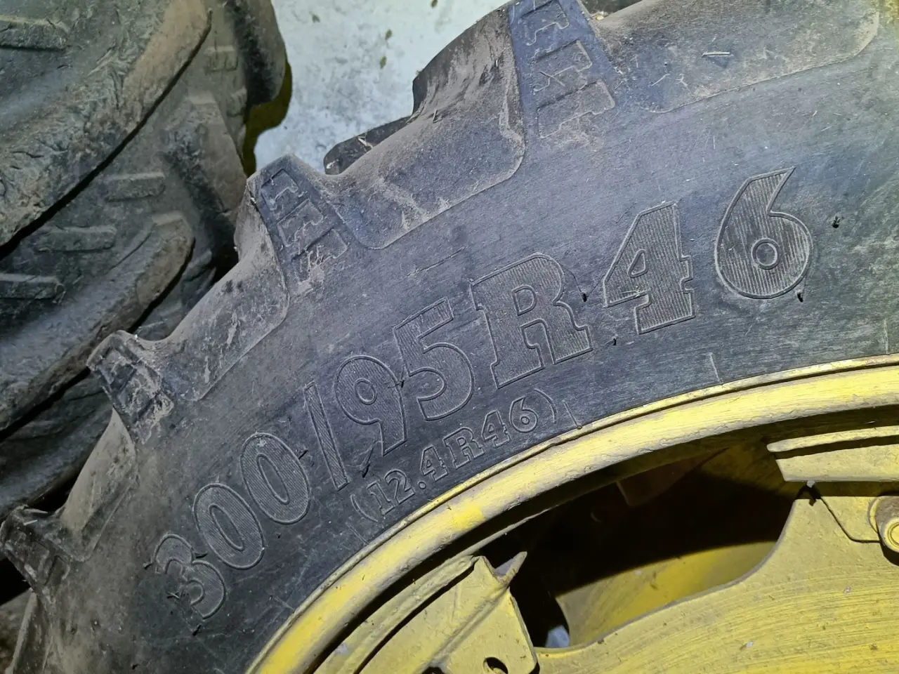 Billede 4 - - - - Sprøjte hjul. Front 9.5 R 32, bag 300/95 R46