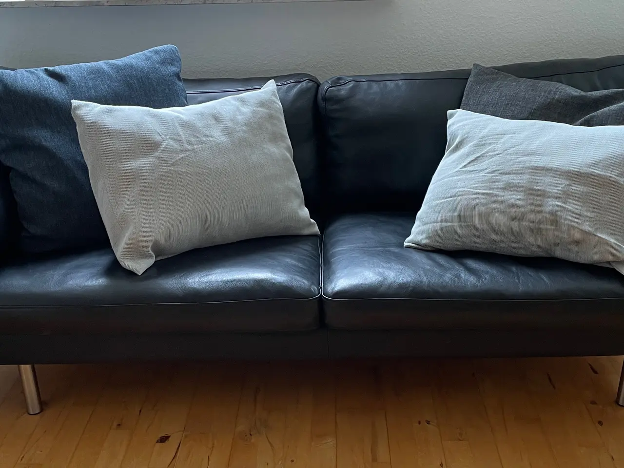 Billede 1 - Lædersofa sort - 2-3 personers,