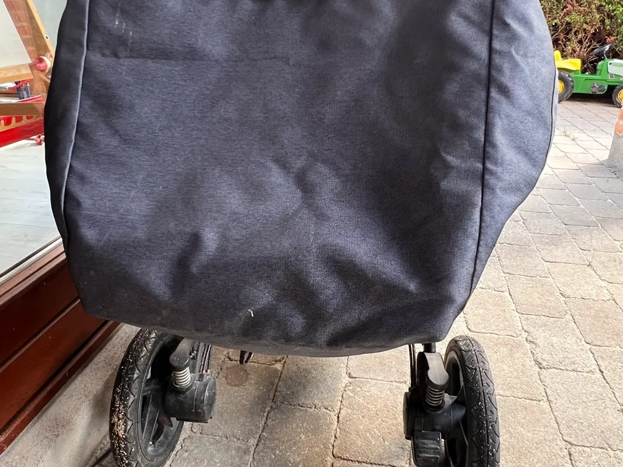 Billede 7 - Britax klapvogn med drejehjul og stor varekurv