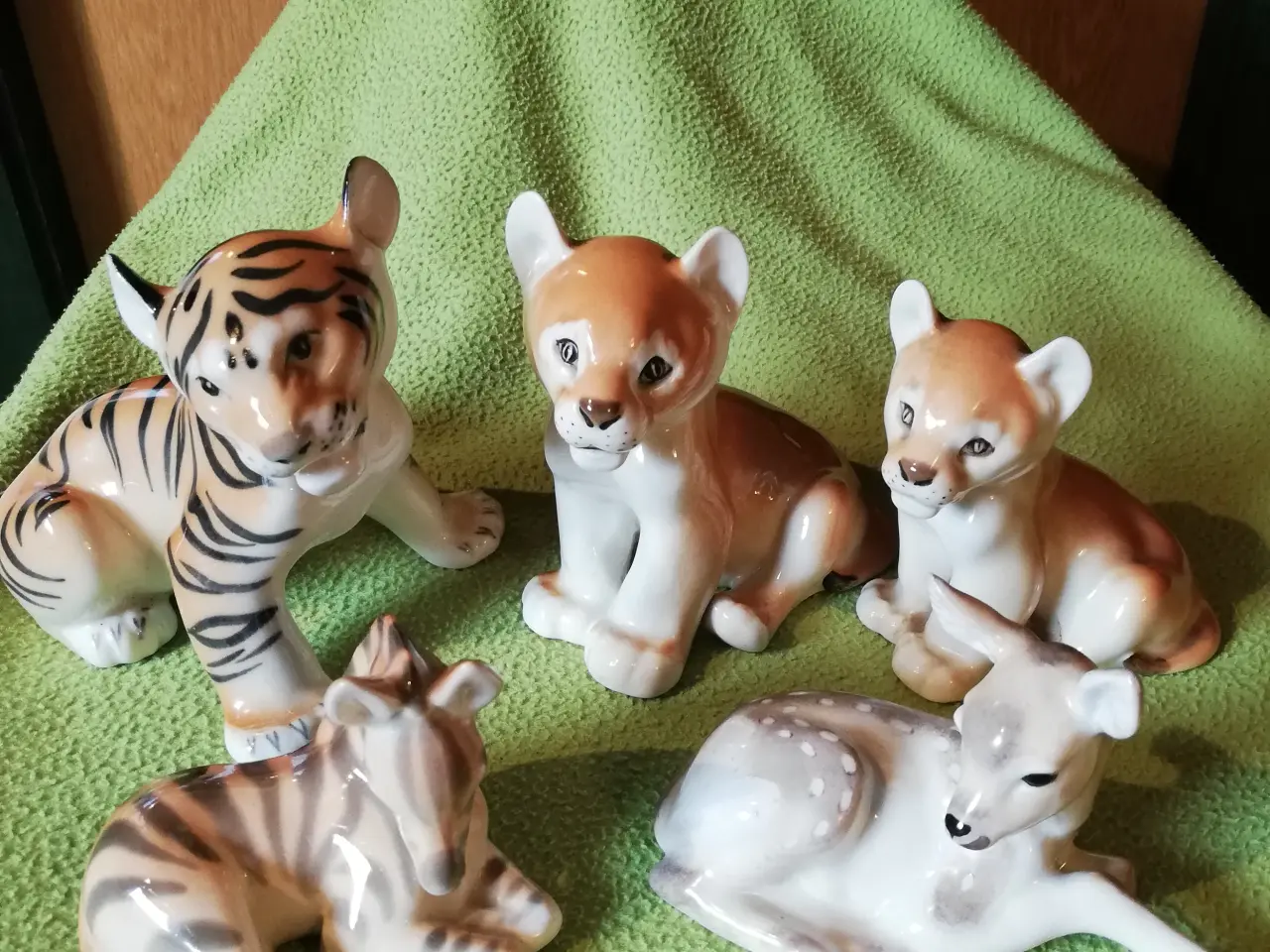 Billede 1 - Russiske figurer tiger, løver, zebra og bambi