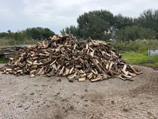 Kløvet brænde 30 cm er tørt