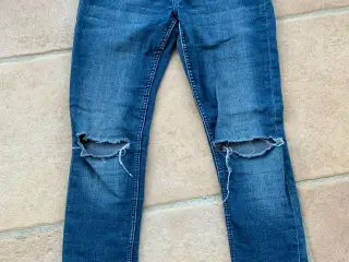 H&M jeans str. 152