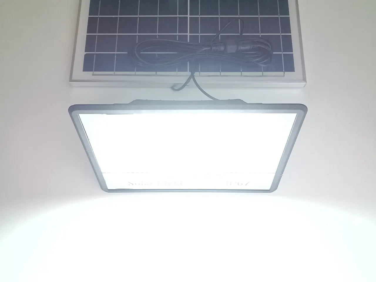 Billede 2 - NY! 150W LED Lampe + Solpanel + Fjernbetjening