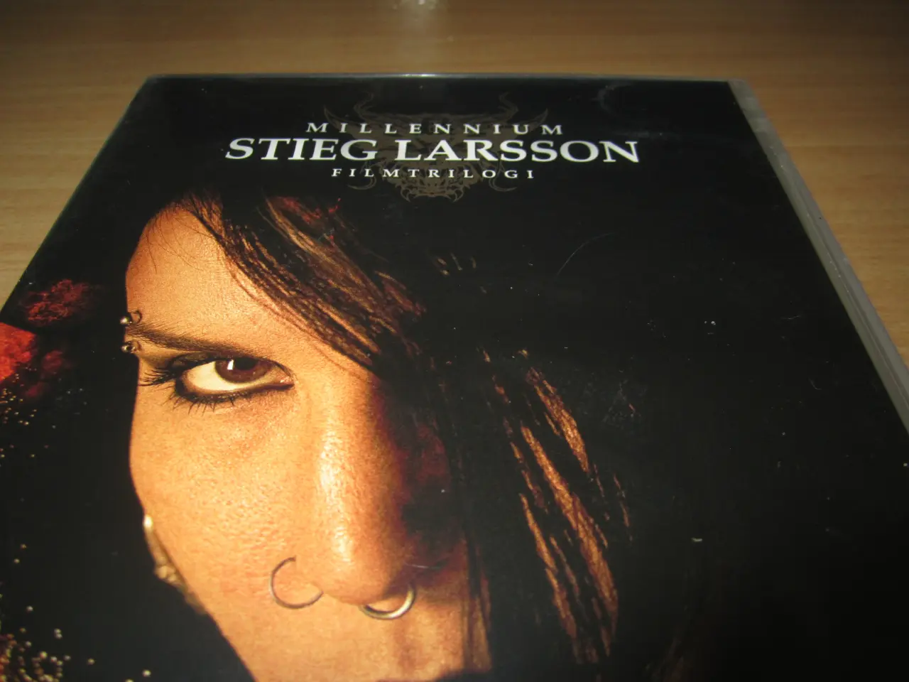 Billede 2 - STIEG LARSSON. Alle 3 Film. BOKS.