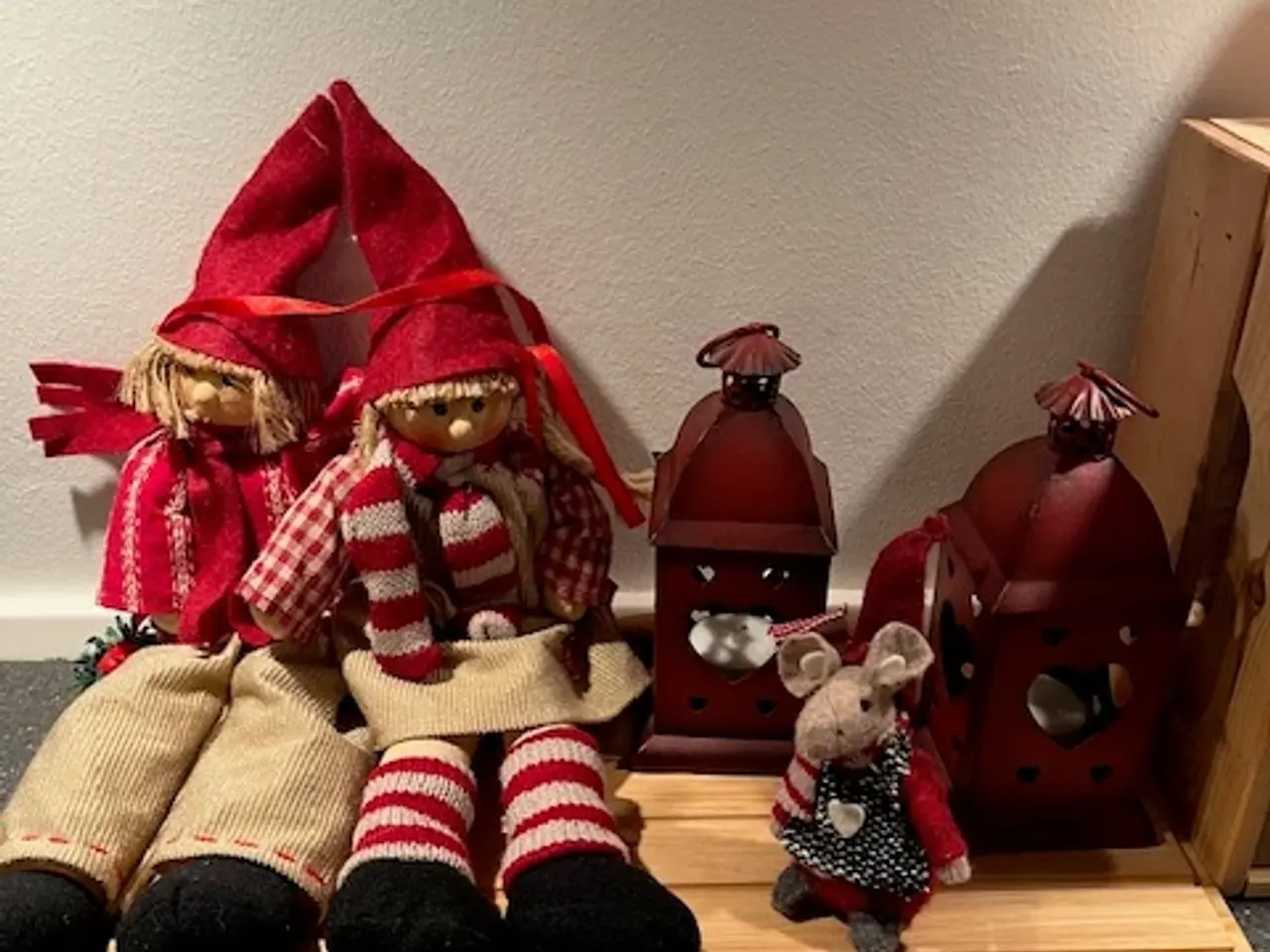 Billede 1 - Hygge til jul: Hyggeligt nissepar og julepynt sælg