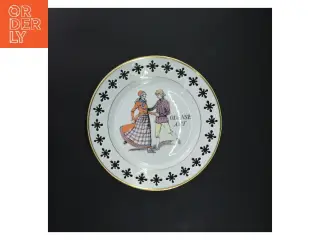 Dekorativ tallerken med danske folkedansere fra Bing Og Grøndal (str. Ø 22 cm)