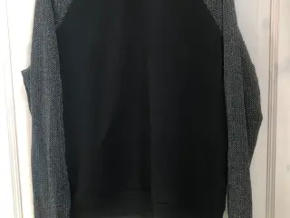 Sweatshirt med glimmer ærmer
