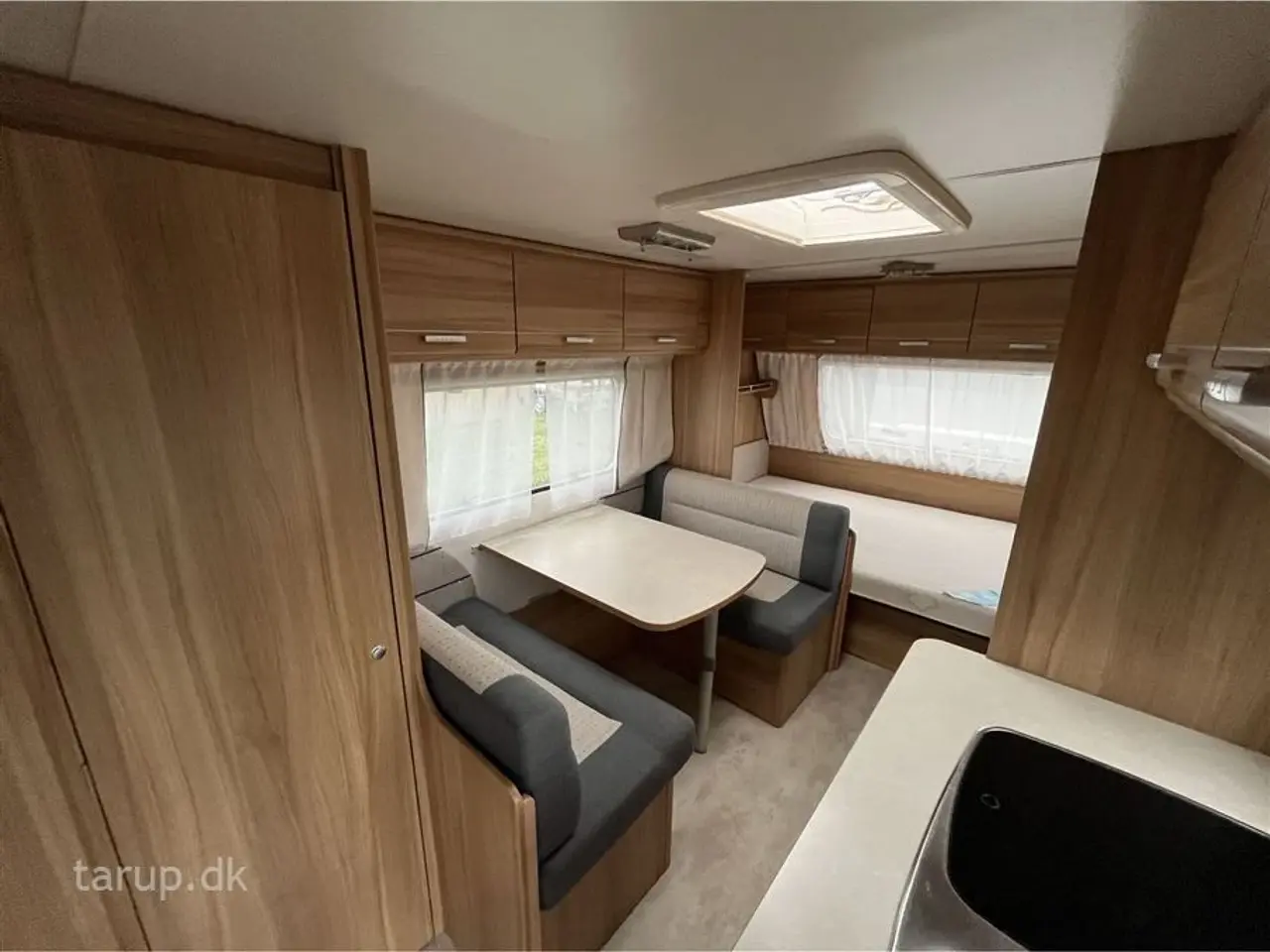 Billede 7 - 2014 - Caravelair Antares Luxe 527   Fortelt: Isabella Commodore Concept, mover, tv-antenne, sidesiddegruppe, kompressor køleskab m/ frostboks, 3 køjer og dobbeltseng