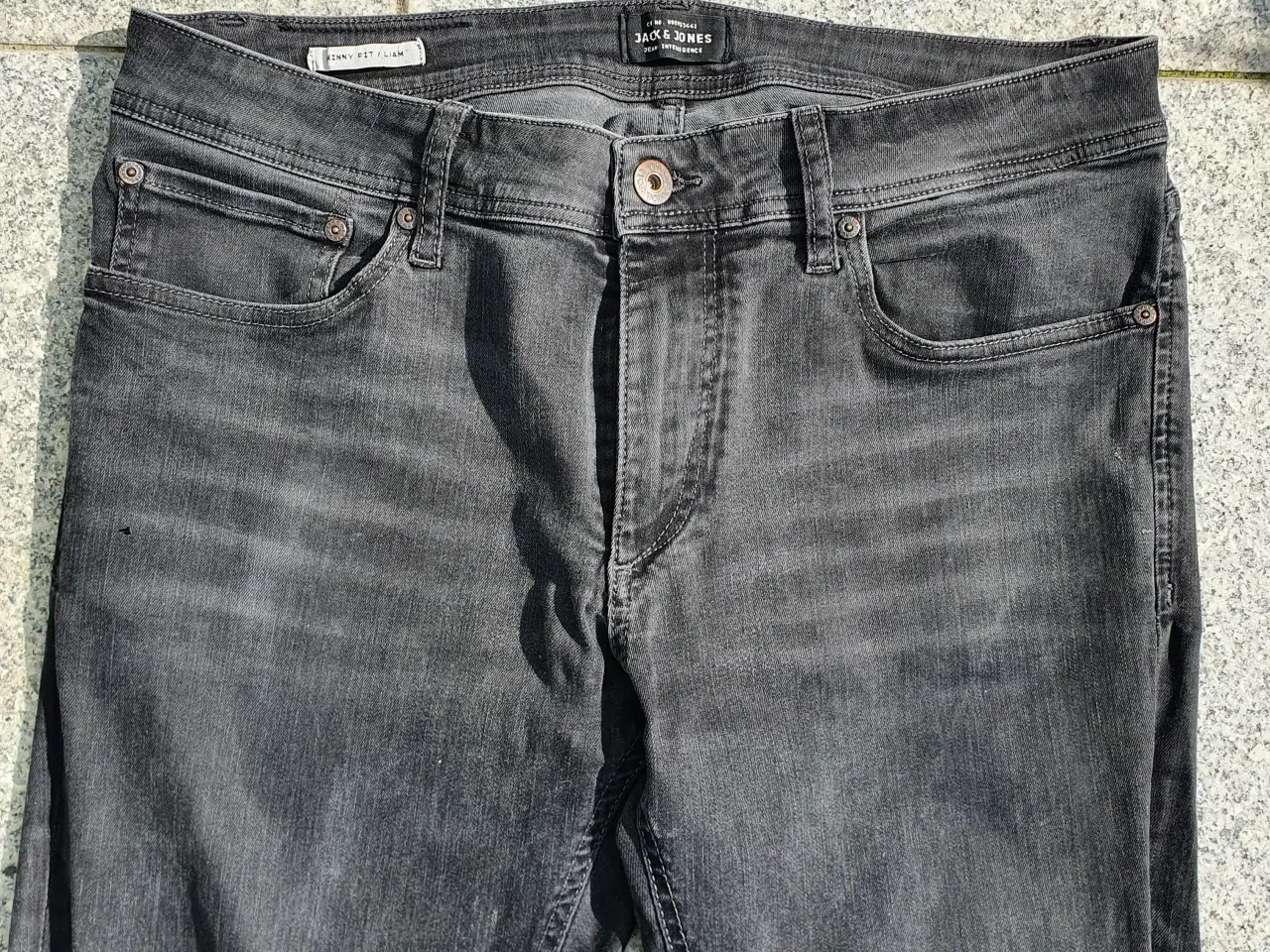 Billede 2 - Jeans. Mørkegrå. Jack and Jones.