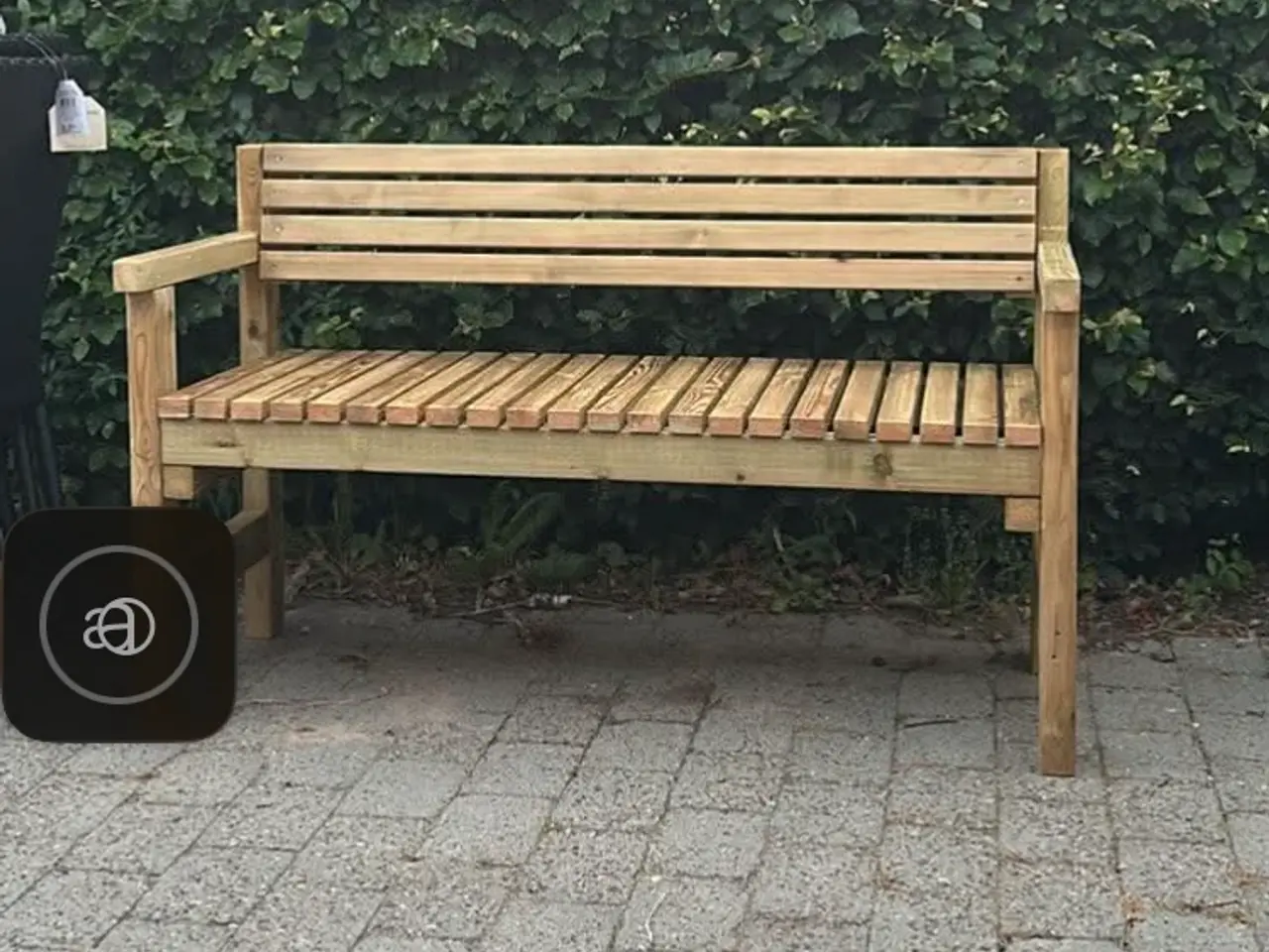 Billede 2 - Hjemmebyggede havebænke.