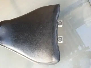 Sæde til Suzuki GSXR 750W fra 1992-94..