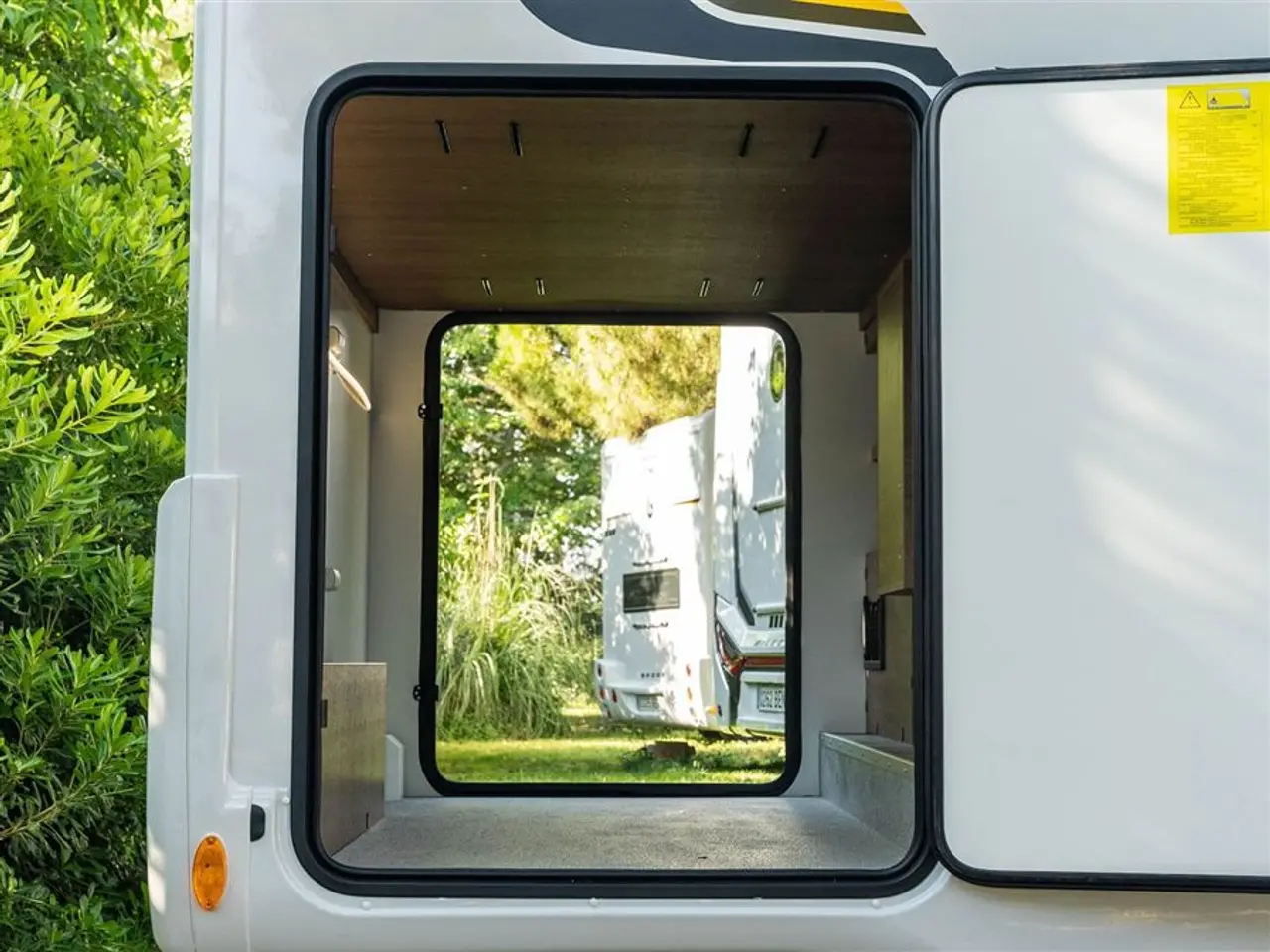 Billede 36 - 2027 - Benimar Tessoro 461 NK Langsgående senge og cykel garage unde 7 meter!