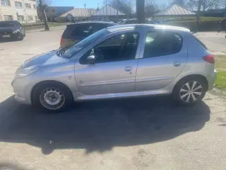 Peugeot 206+ starter hver dag uden problemer