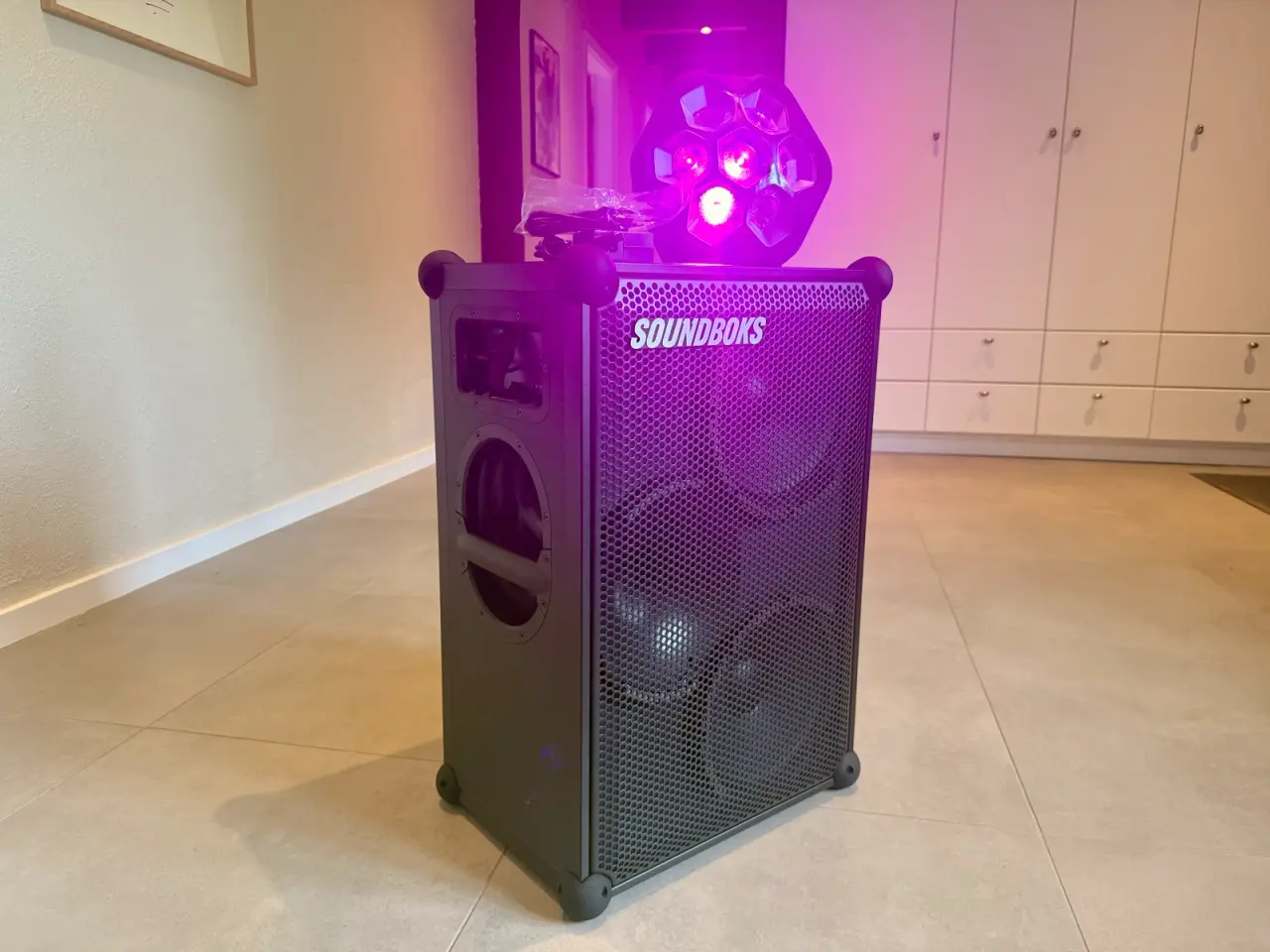 Billede 1 - UDLEJES Soundboks 4 + Lightboks | Komplet fest