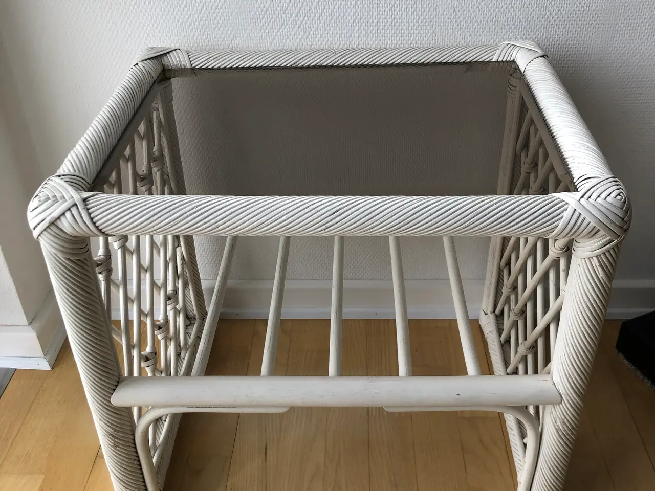 Billede 2 - Sengeborde 2 Stk Afhentes 400 kr. Afhentes 7400