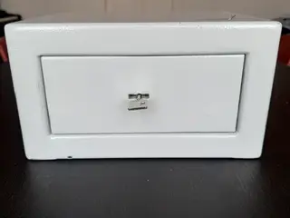 Lille våbenskab / pengeskab