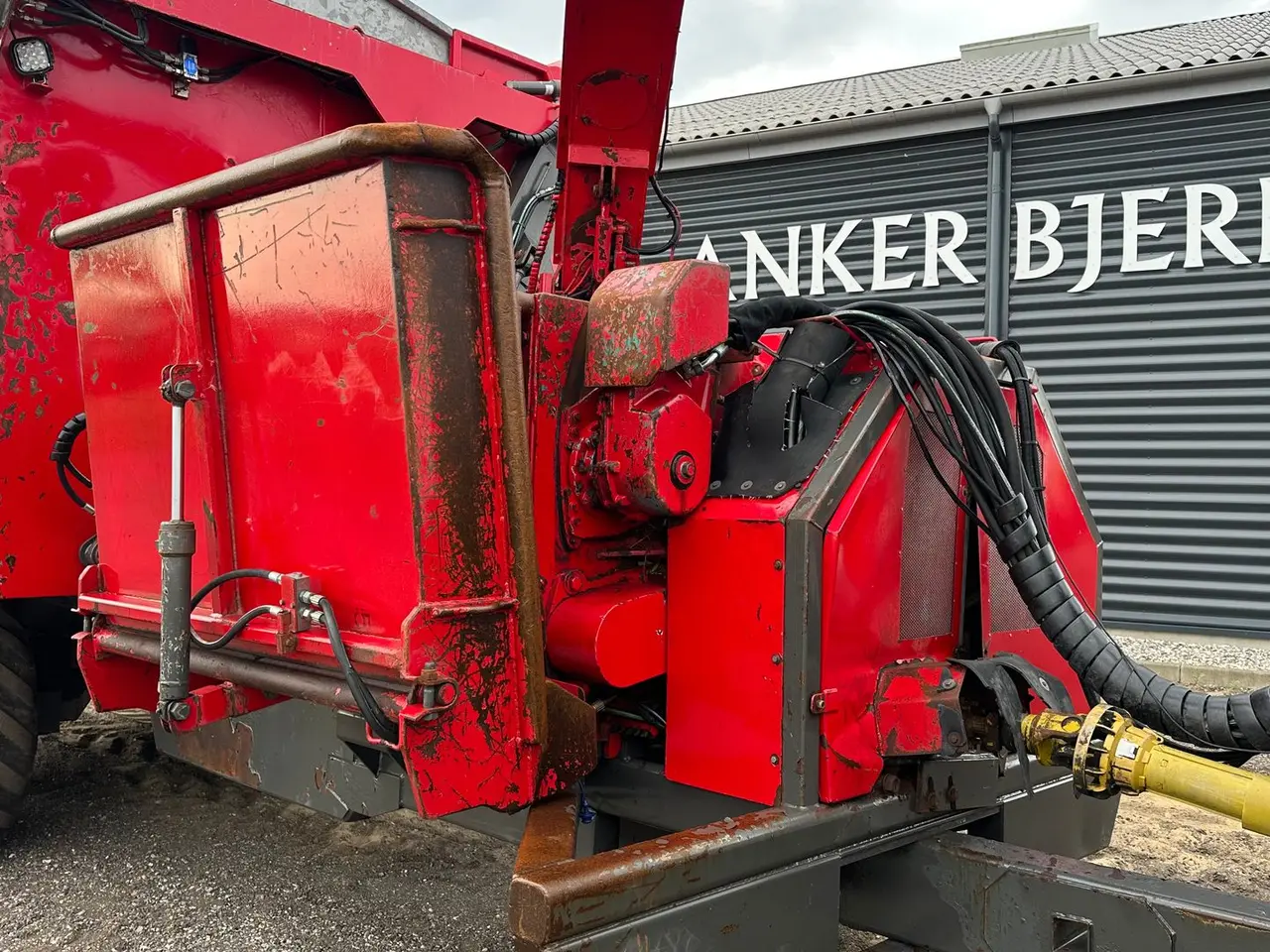 Billede 13 - Valtra T234s Med Jenz 360 Flishugger og Alsidig 23m3 Flisvogn