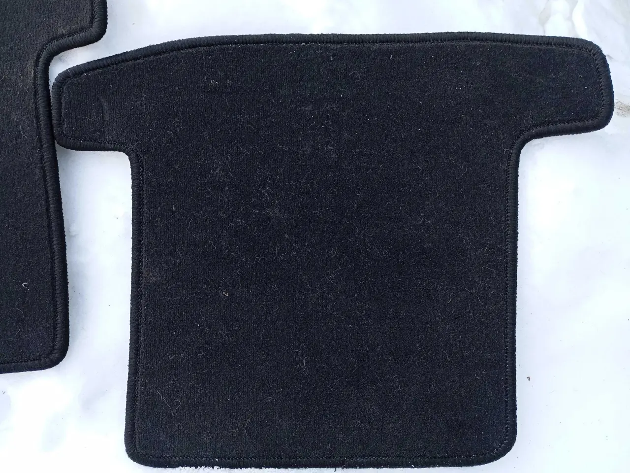 Billede 2 - Bilmåtter til bagsæder/passagersæderne bagi.
