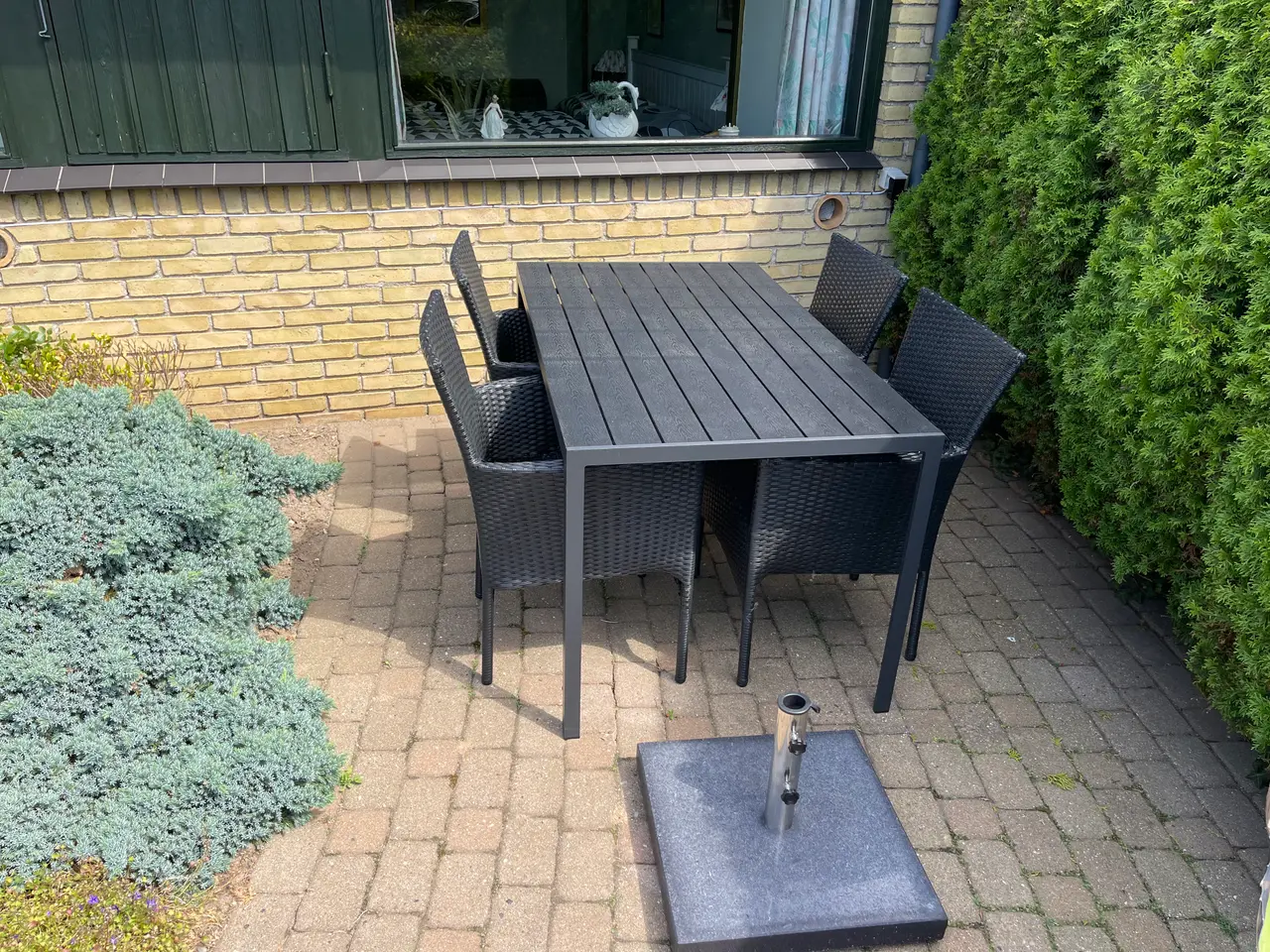 Billede 1 -  Havemøbler og Parasol