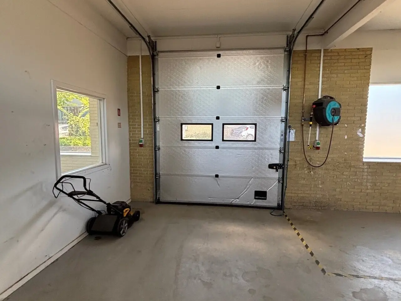 Billede 6 - Præsentabelt kontor på ca. 120 m2 og lager med værksted på ca. 160 m2 udlejes i erhvervsbygning placeret centralt i Farums erhvervsområde med kun 5 minutters kørsel til Hillerødmotorvejen.