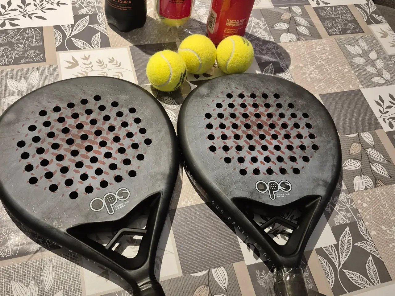 Billede 1 - 2 Padelbat og 12 rør Padelbolde
