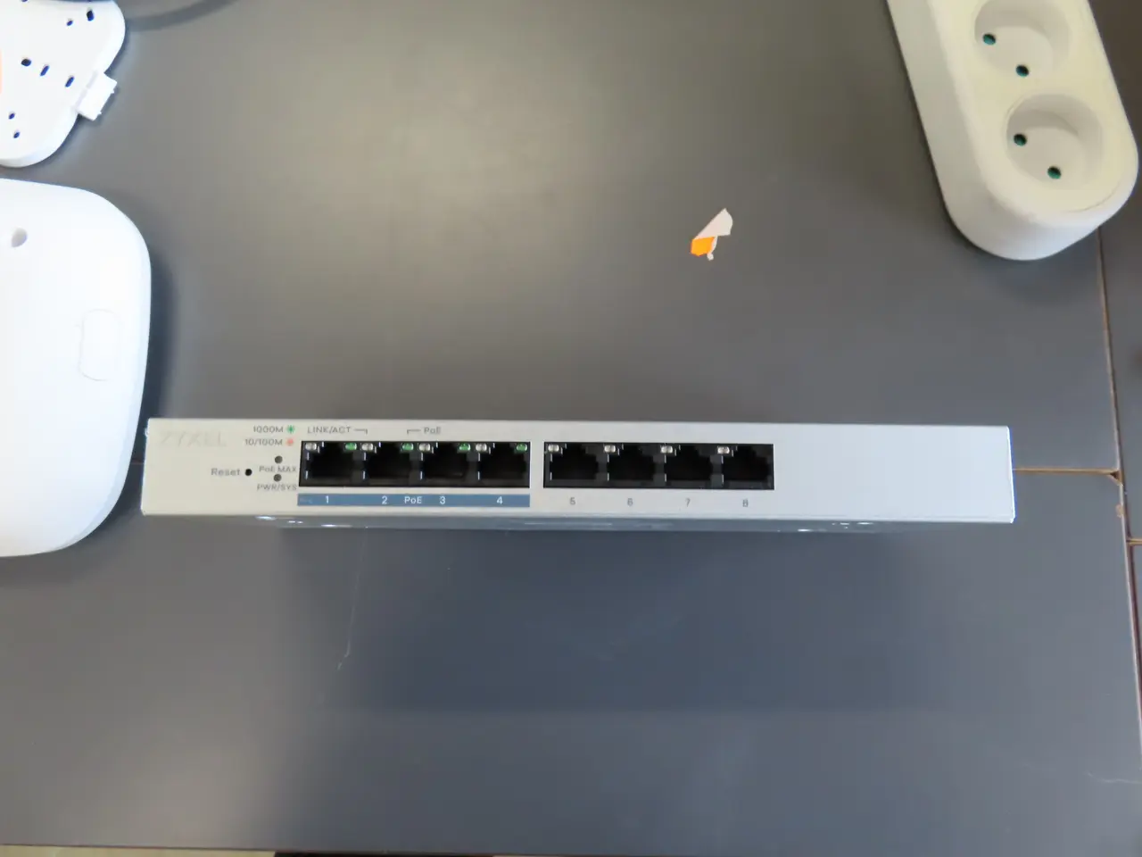 Billede 6 - Wireless accespoint samt switch ZYXEL