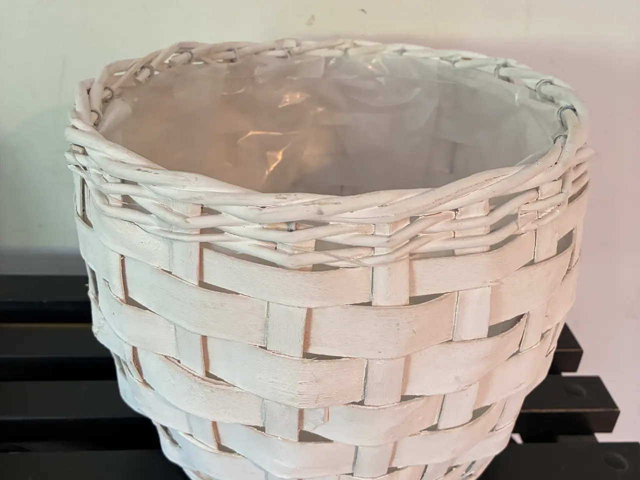 Billede 3 - Fin rund kurv med plastic inden i.