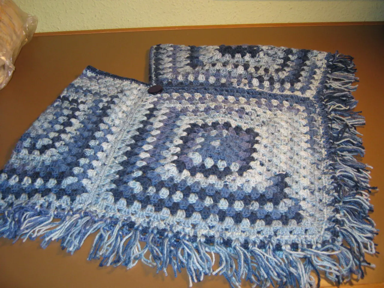 Billede 1 - Pige - poncho hæklet