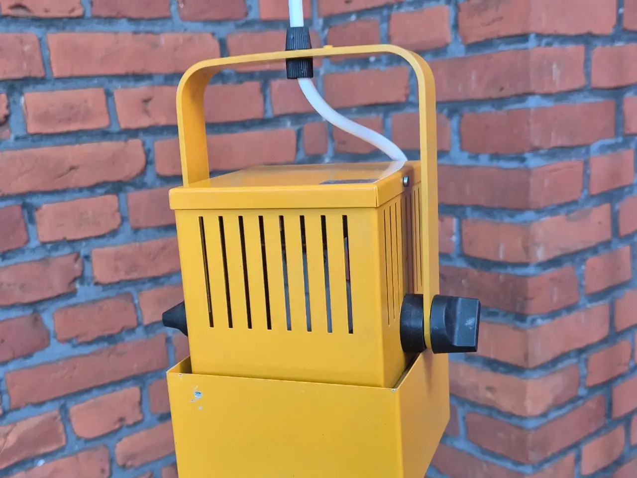 Billede 4 - Fine gule Finnerup-spot som fleksible pendler