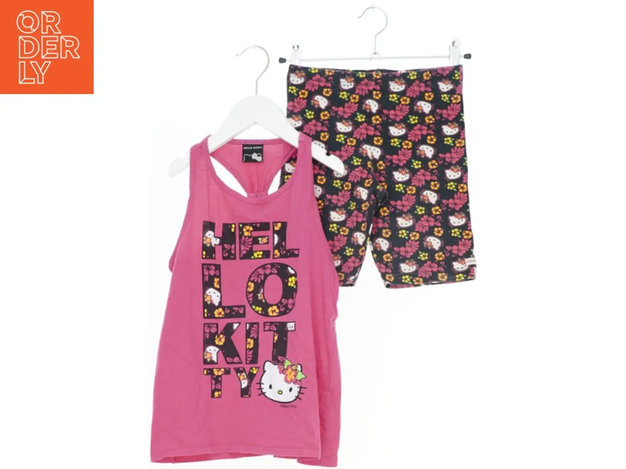 Billede 1 - Hello Kitty top og shorts sæt fra Sanrio (str. 122)