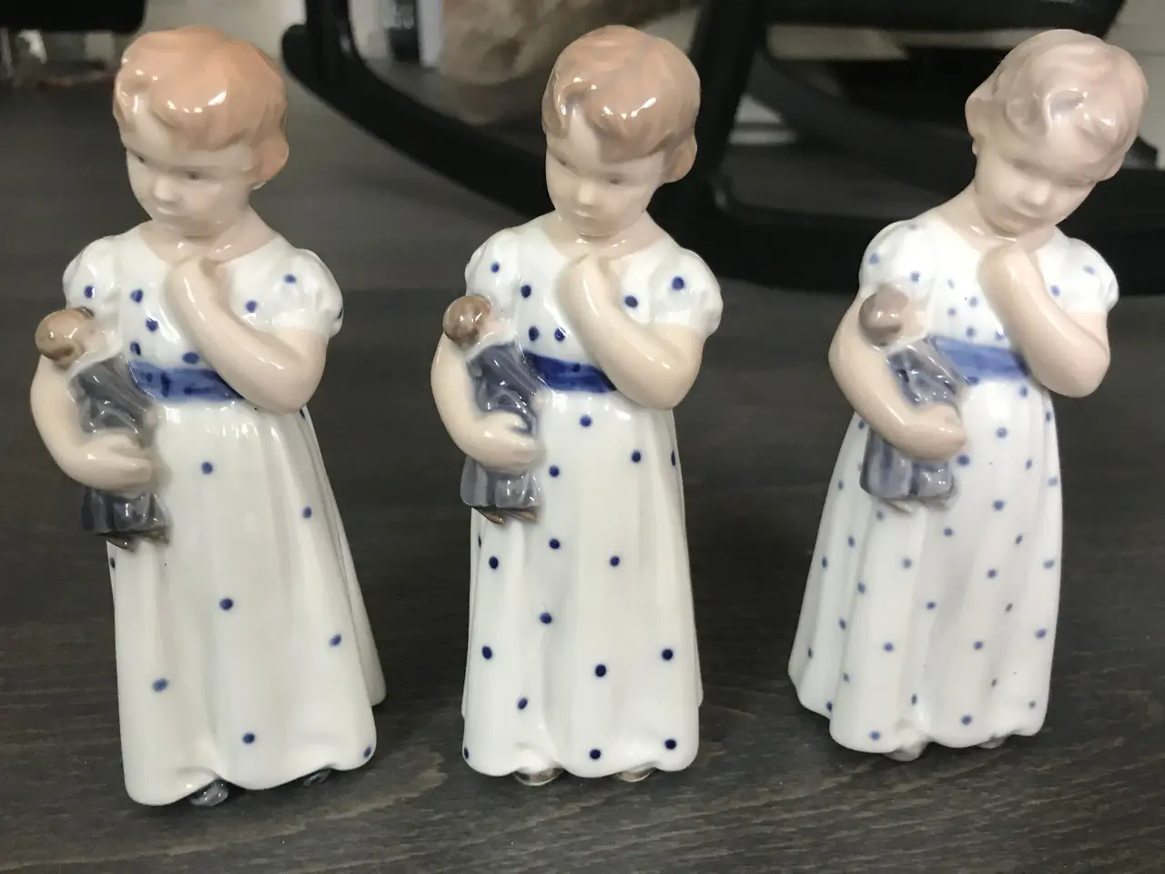 Billede 1 - Figur pige med dukke b&G