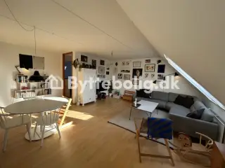 Byt stor, lys Nørrebro-lejlighed til rækkehus i Bagsværd