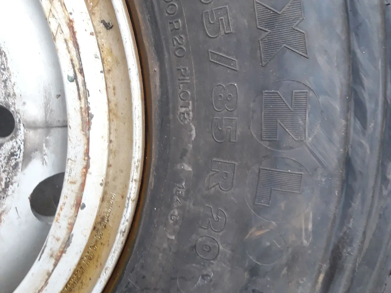 Billede 5 - Michelin 365/85 R20 XZL med fælg