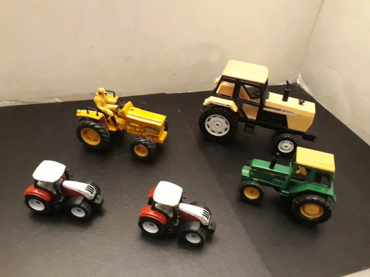 Billede 1 - 5 Legetøjstraktor 