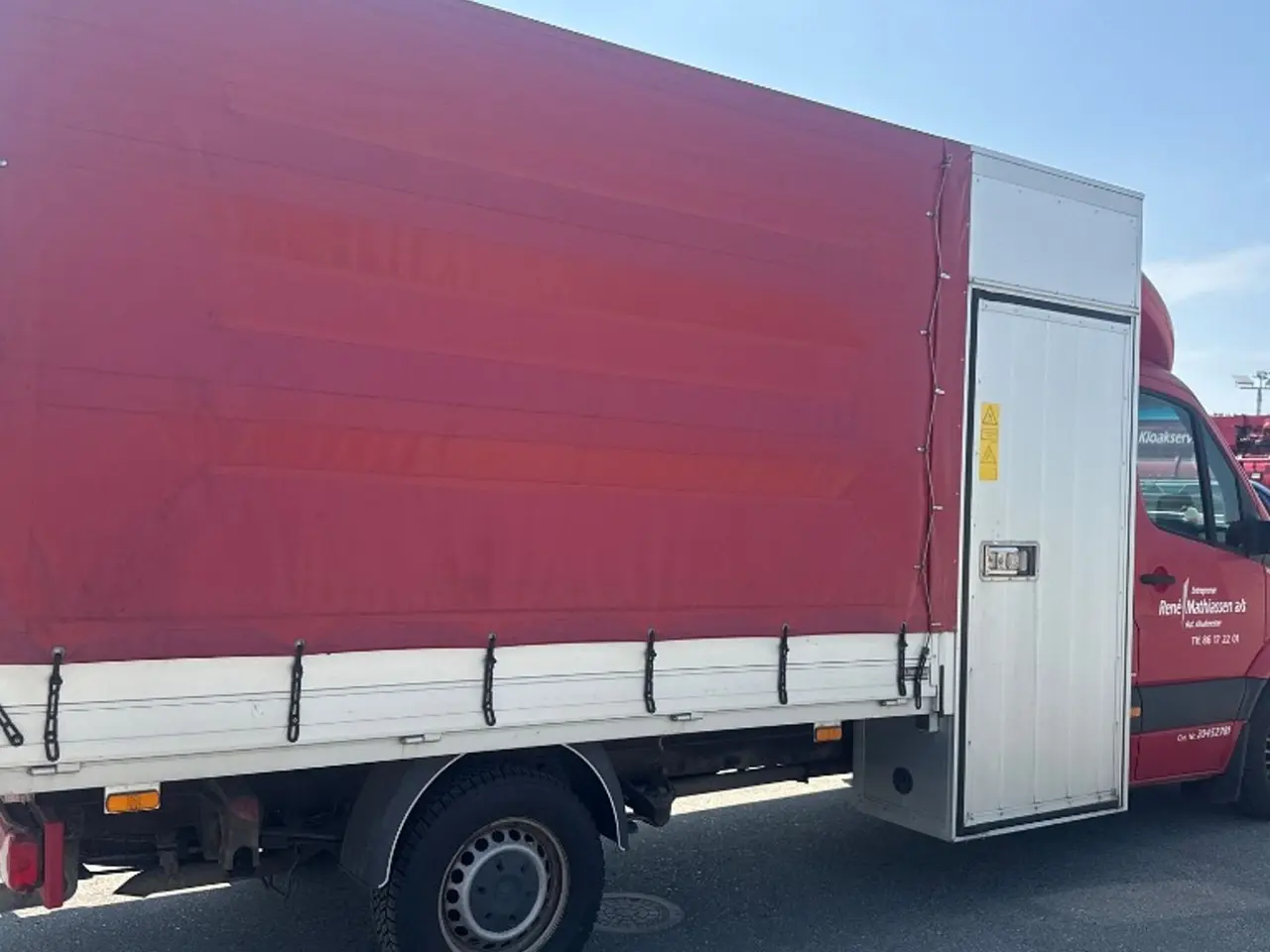 Billede 3 - Mercedes Sprinter 316 CDI lang model, lukket pressenning og værktøjsskab