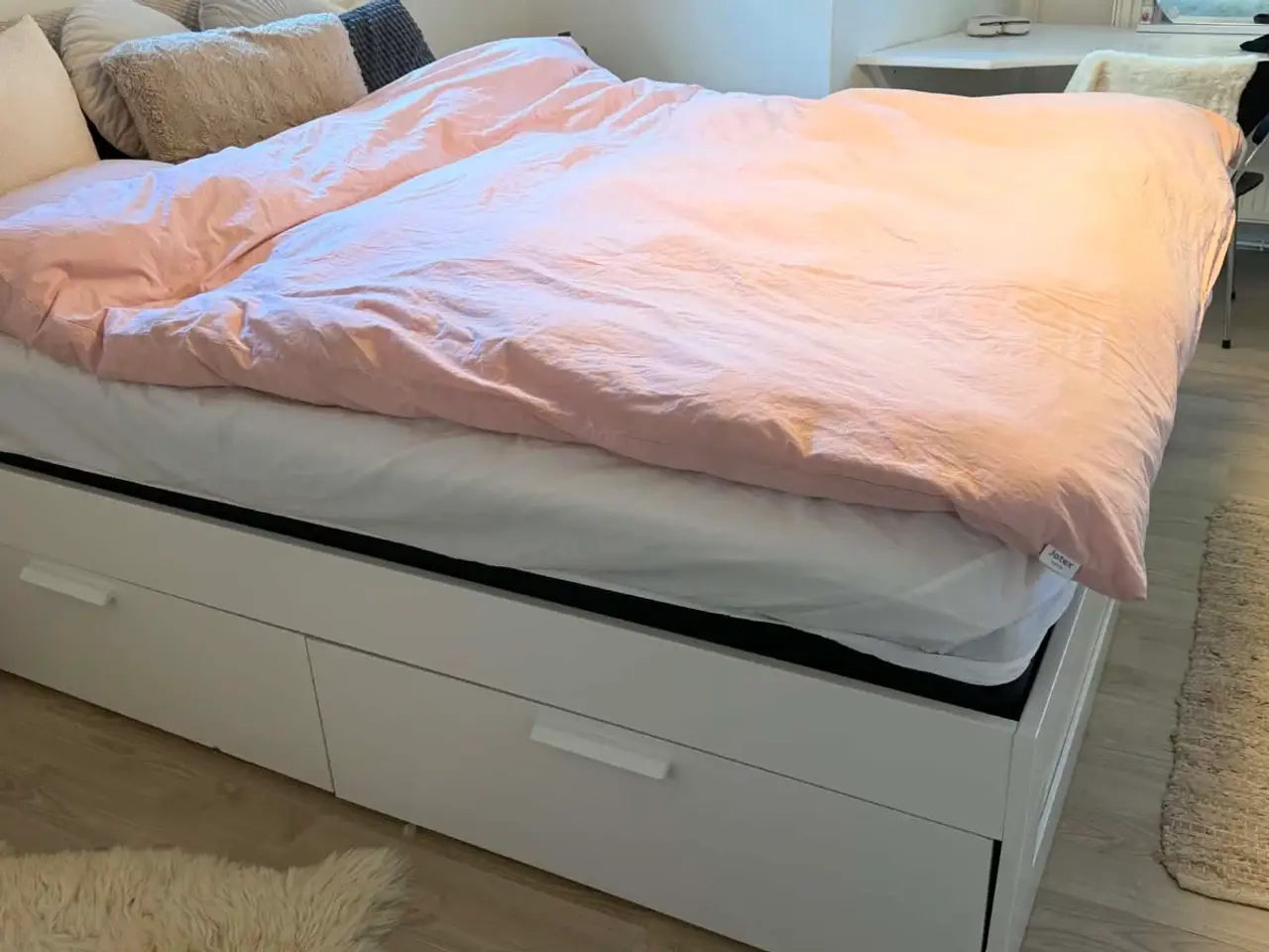 Billede 3 - Seng med opbevaring - IKEA - med madrasser