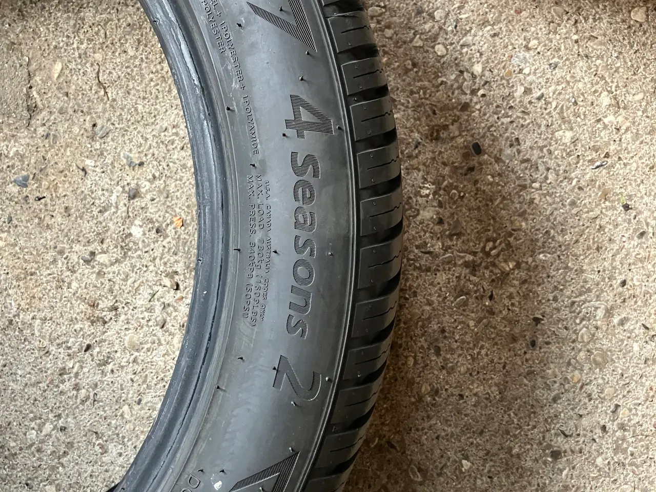 Billede 2 - Nye (1.500 km.) helårsdæk (205/55 R 19) sælges.