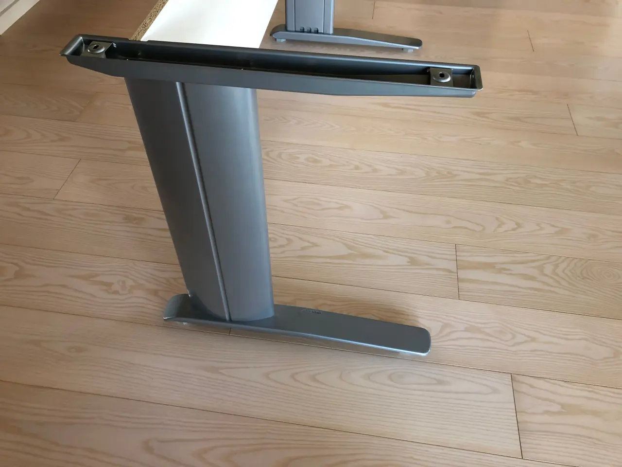Billede 2 - Skrivebord understel til 150x60-80 cm plade