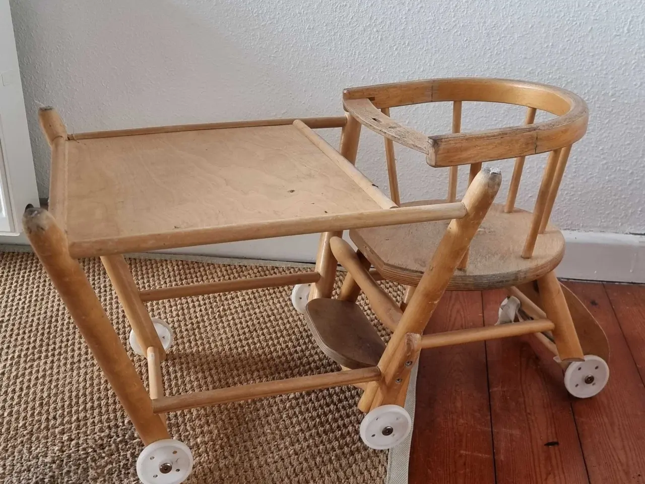 Billede 2 - Høj barnestol/legebord