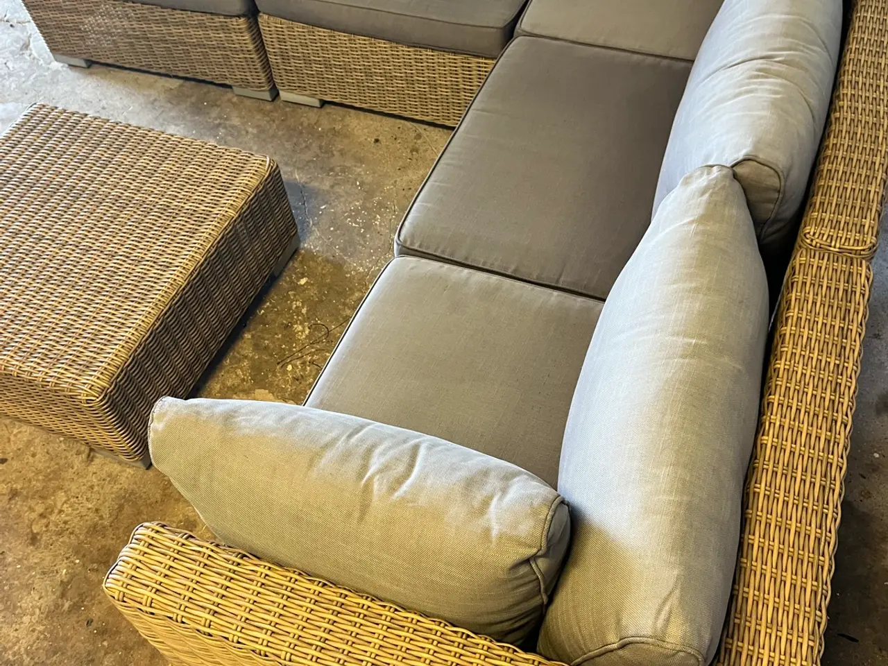 Billede 4 - 2 stk. loungesofaer/hjørnesofa + bord