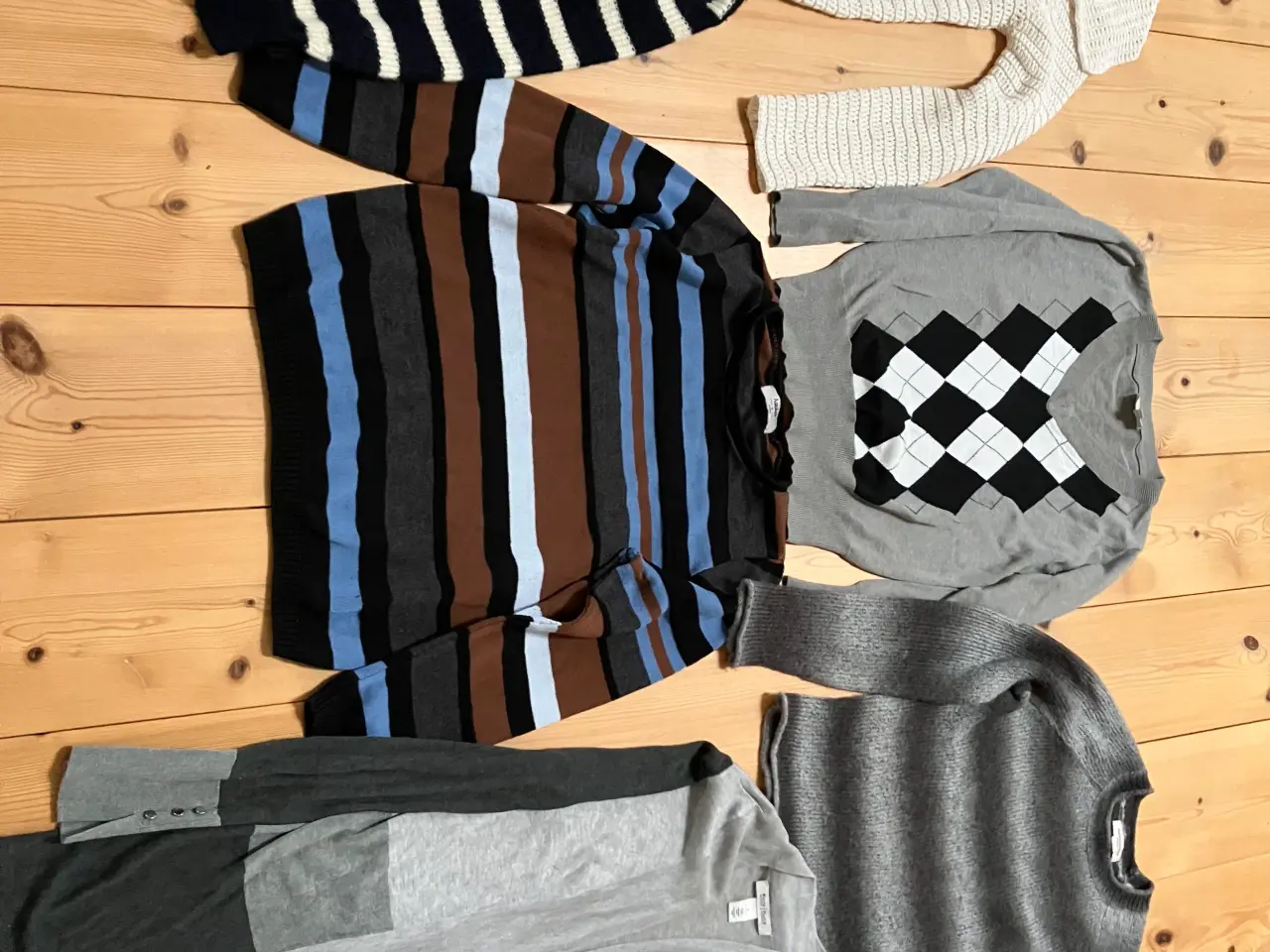 Billede 1 - 6 stk. sweatre / trøjer sælges samlet